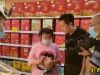 敲诈上万元！“打假”女子为讹钱将虫子放进食品包装